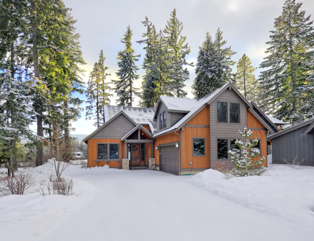 Luxury,Mountain,Home,Exterior,With,Snow,And,Cedar,Wooden,Brown Featured image showing a Luxury Mountain home exterior with snow and cedar wooden brown large house