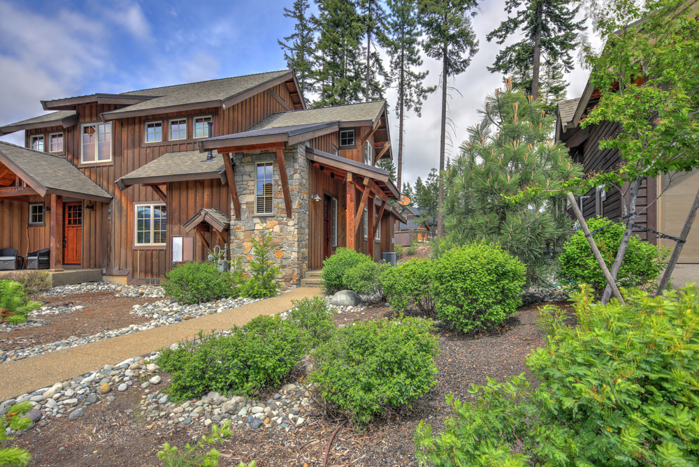 Classic,Rustic,New,Home,In,Dark,Brown,Wood,Exterior,With Inline image showing a beautiful mountain home with well cared for landscape