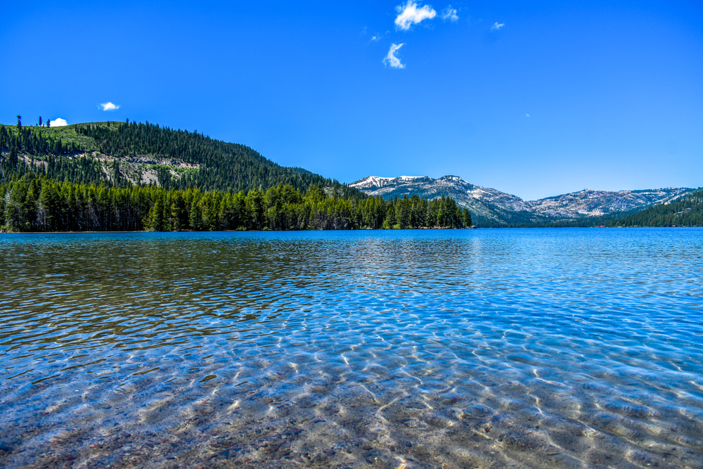 Beautiful-Donner-Lake-in-Truckee-California