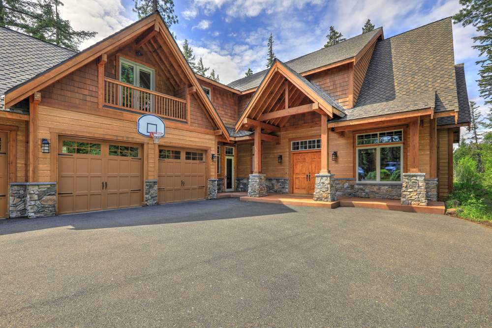 Exterior-View-of-a-Well-Maintained-Mountain-Home