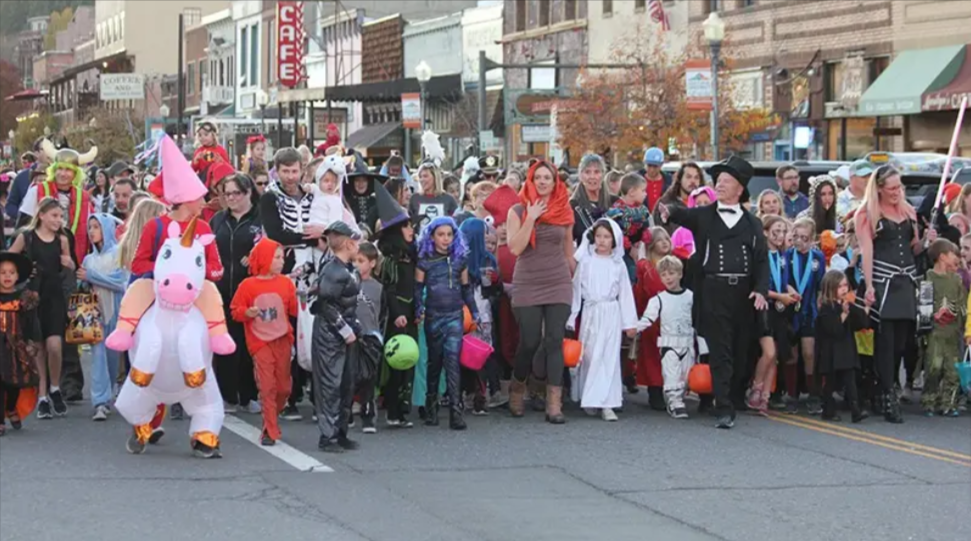 Featured image showing kids in costumes lined up to parade through Truckee downtown at the annual Halloween Parade.
