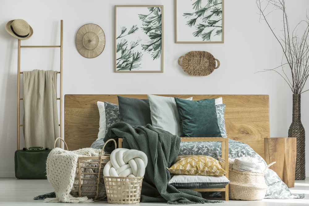 Featured image showing a transitional bedroom with natural, mountain inspired decorative elements such as baskets, natural colored throws and bedding and forrest inspired artwork.