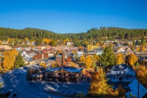 Truckee, CA in the Fall. Photo curtesy of Truckee Wine Walk https://truckeewinewalk.com/